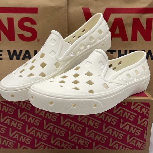 Vans Men’s Slip-On Trk Marshmallow
VN0A5HF8FS8
Sneakers - Picture 4 of 16